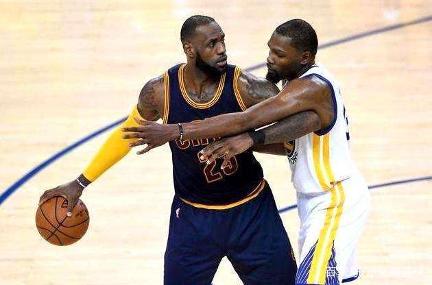 媒体人：中国女足有必要请洋帅吗，面上是孙雯管，实际是谁？（媒体人质疑：中国女足是否该聘请外籍主帅？表面由孙雯主管，真正拍板者是谁？）