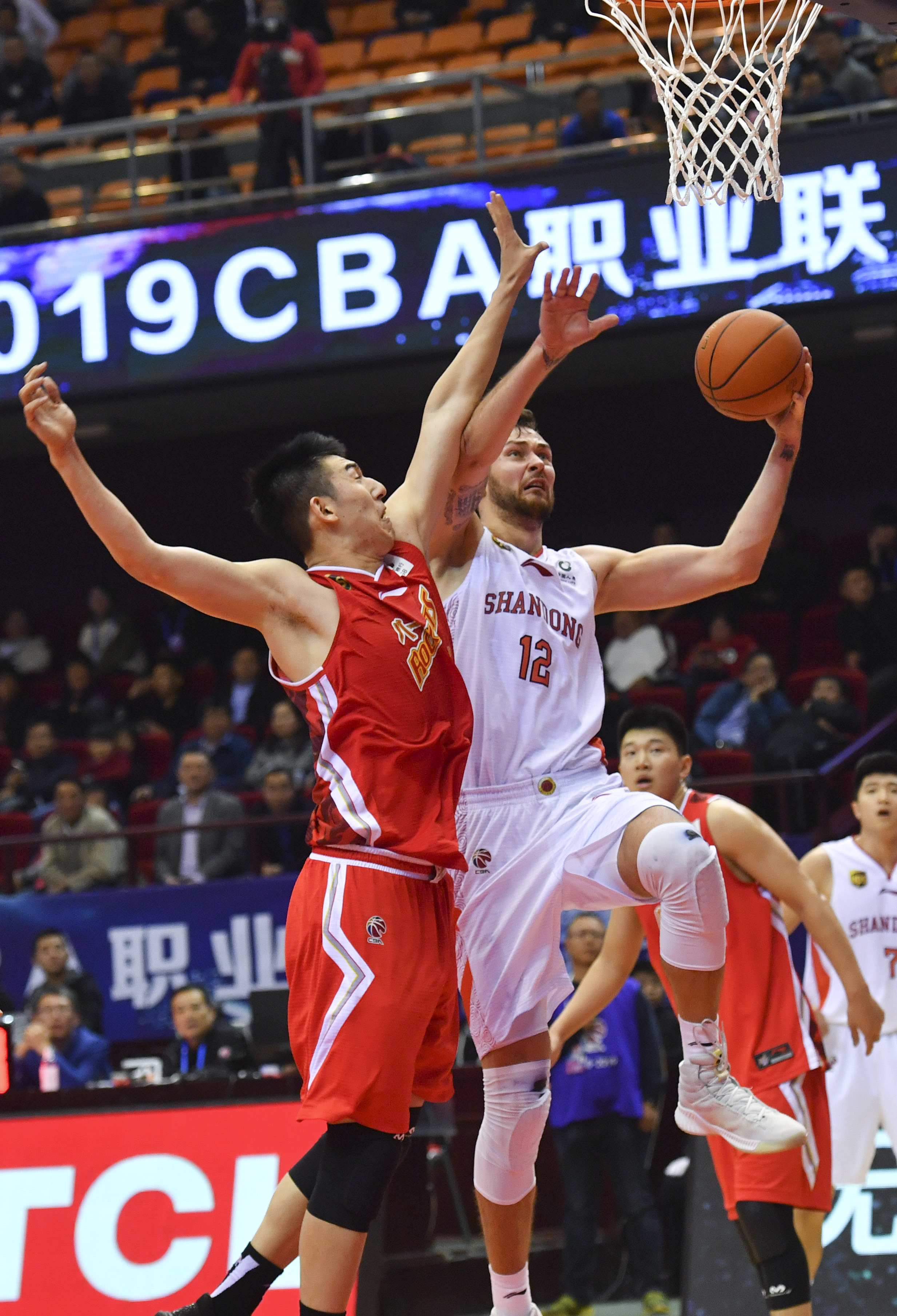 亚冠激战：柔佛VS上海海港，收官之战谁能笑傲？（亚冠末轮决战：柔佛PK上海海港，谁将笑到最后？）