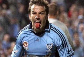 申军：二转前出现经济困难；球员从这走向豪门也是西海岸成功（申军：二转前资金吃紧；输送球员赴豪门亦是西海岸的成功）