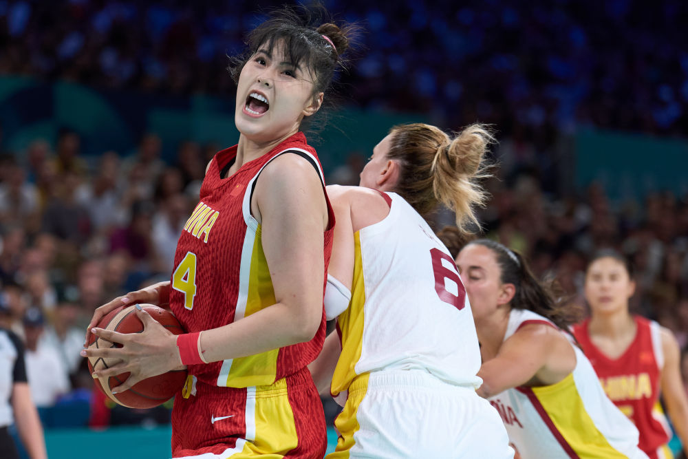 1-2！阿森纳遭读秒绝杀！曼城3-0大胜差2分，日本中场绝平利物浦（阿森纳1-2读秒遭绝杀，曼城3-0大胜将分差缩至2分，日本中场读秒绝平利物浦）