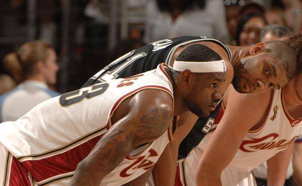 西甲前瞻：黄潜新赛季丢球联赛最少，皇社近况回暖4场3胜（西甲前瞻：黄潜新季失球最少，皇社复苏近4场3胜）