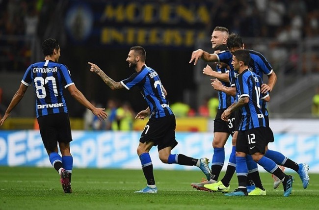 记者：穆斯卡特并不是被“气”走了，他是抽空去上了个厕所（记者：穆斯卡特并非拂袖离场，只是中途去上厕所）