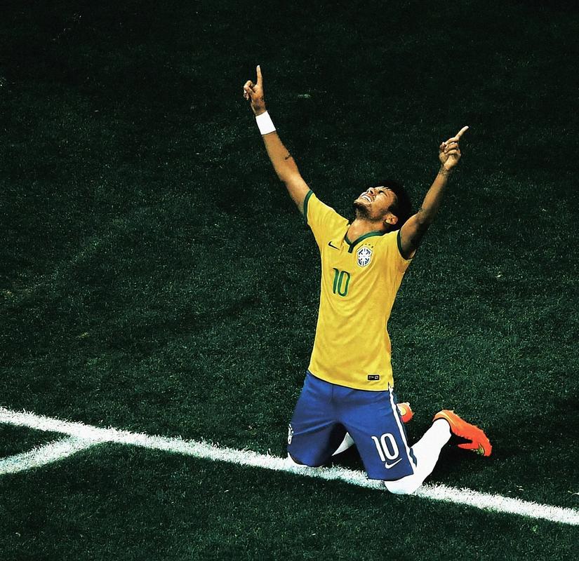 齐达内与蒯纪闻共同现身上海交大出席活动，现场教学马赛回旋