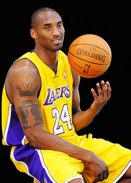 马尔基西奥玩皇马传奇二选一：C罗＞齐达内、大罗（马尔基西奥评皇马传奇对决：C罗力压齐达内与大罗）