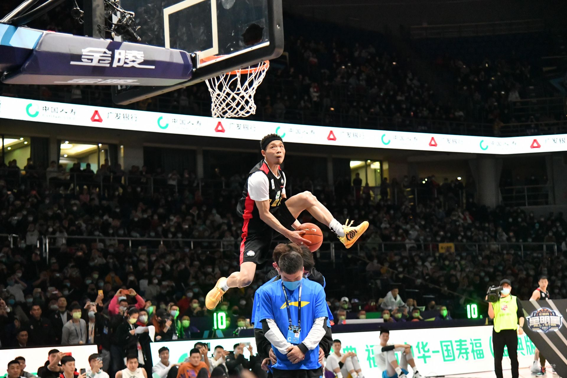 无论是担任 无论是担任